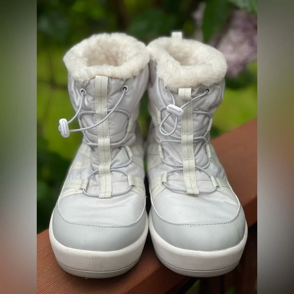 Clarks Cloudsteppers Step North Frost Ankle Boots US 9.5 Grey White - Picture 8 of 12